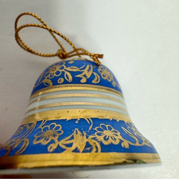 Vintage ceramic small bell ornament. Approx 1.25”H x 1.75” diameter - Picture 5 of 8